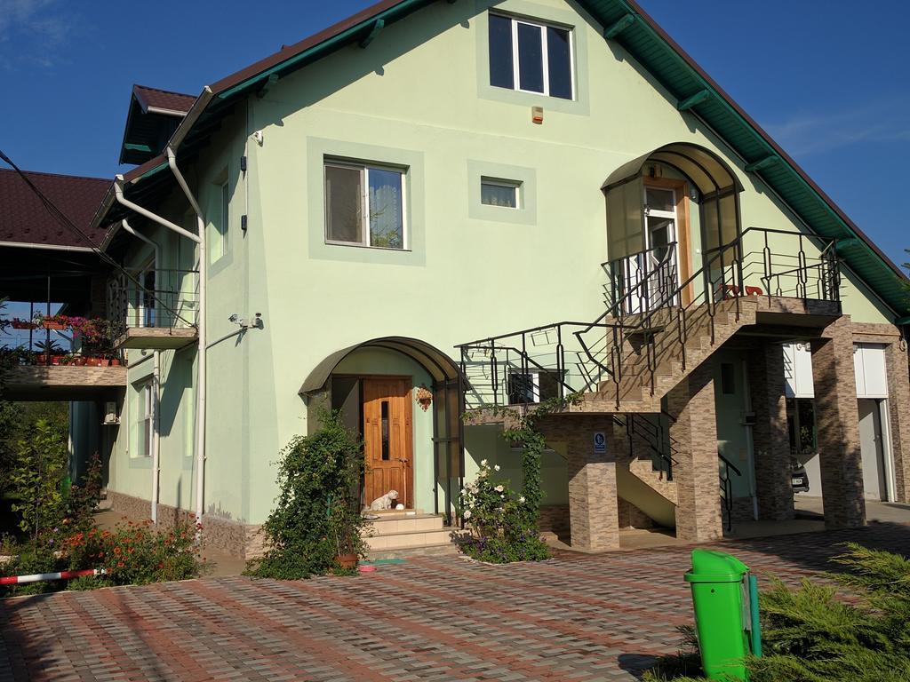 Hotel Casa Cu Pauni à Maracineni Extérieur photo