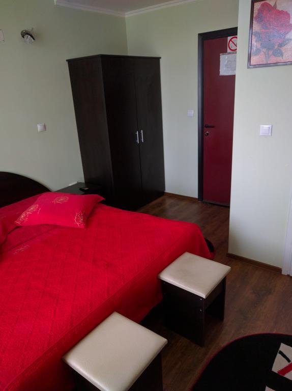 Hotel Casa Cu Pauni à Maracineni Extérieur photo