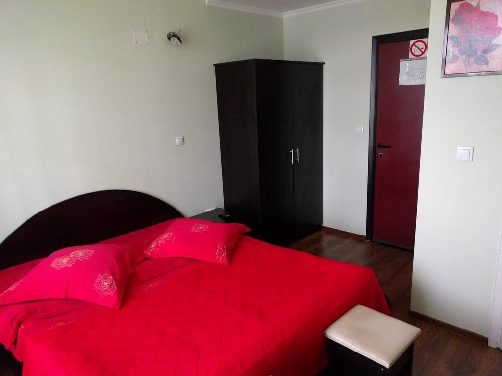 Hotel Casa Cu Pauni à Maracineni Extérieur photo