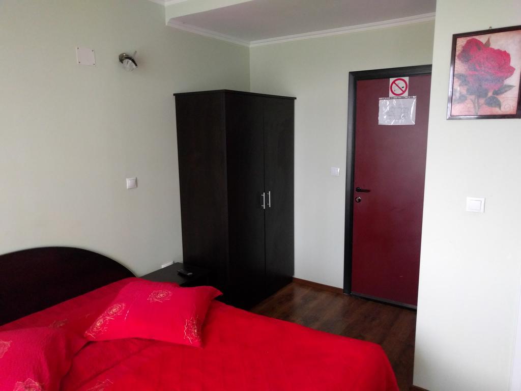 Hotel Casa Cu Pauni à Maracineni Extérieur photo