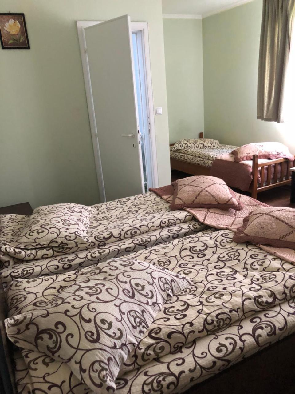 Hotel Casa Cu Pauni à Maracineni Extérieur photo